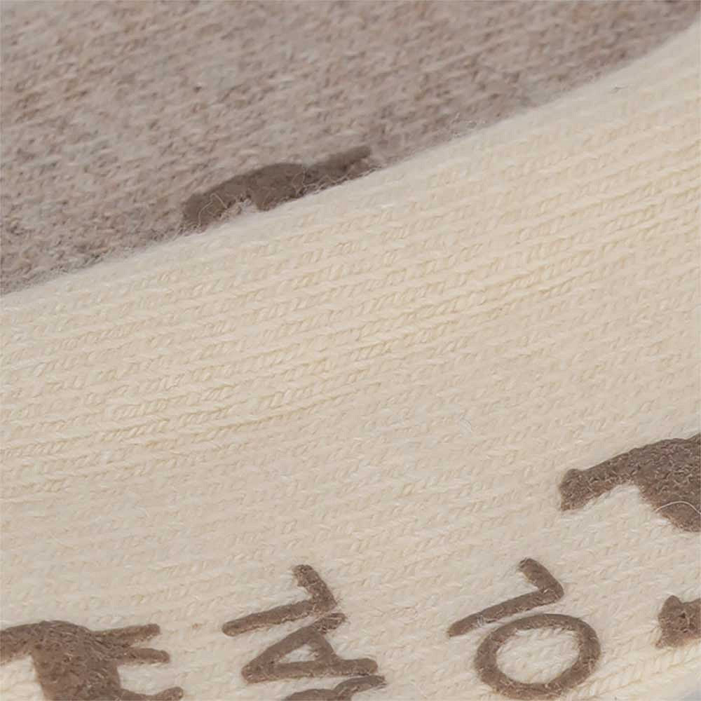 Detail van de zachte en pluizige textuur van de Apollo alpaca sok