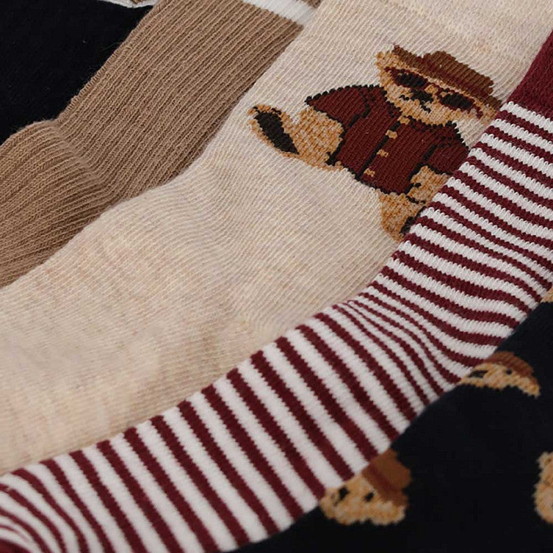 Close-up van de leuke berenprint op Apollo kindersokken met kleurrijke berenmotieven