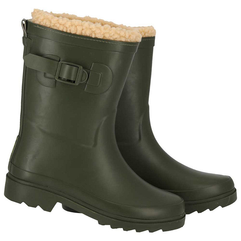 XQ groene kinderregenlaarzen in gebruik - spelen in de regen