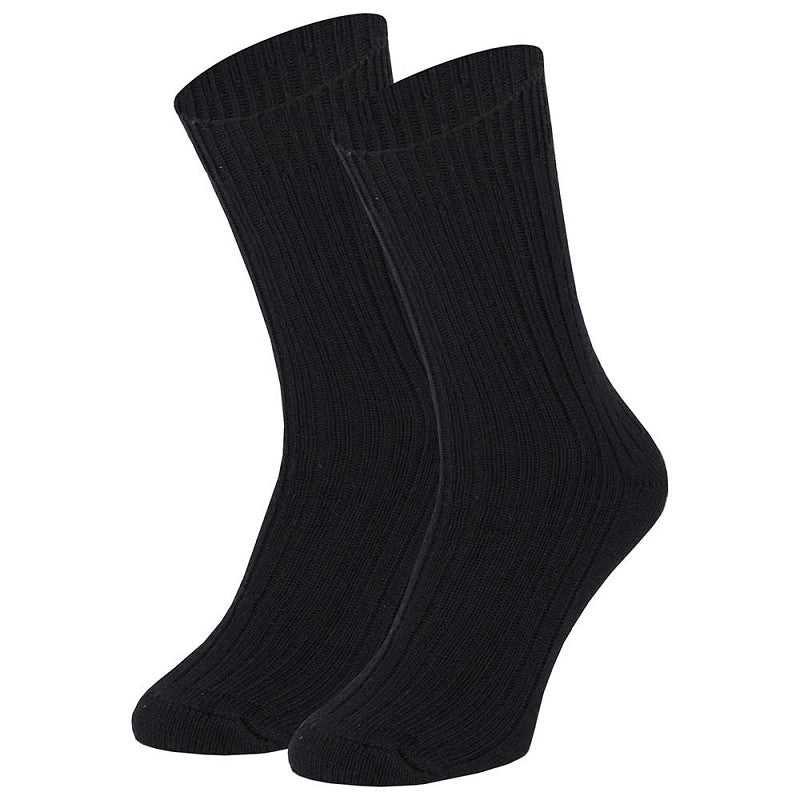 Een paar Angro Heren werksokken 50% Wol/Meraklon, effen zwarte geribde sportsokken, staan rechtop tegen een witte achtergrond.