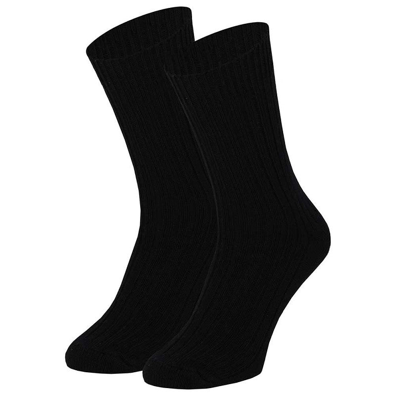 Een paar Angro Heren werksokken 50% Wol/Meraklon - zwarte, geribbelde sportsokken - staan rechtop tegen een witte achtergrond.