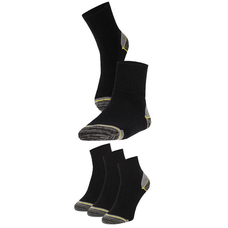 Drie paar Apollo Heren werksokken halfhoog, zwart met grijze hakken en tenen plus gele accenten, worden getoond op een witte achtergrond. Sommige sokken staan rechtop, terwijl andere schuin opzij staan.