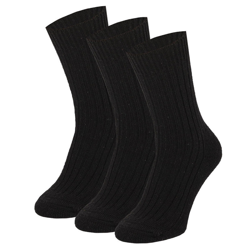 Drie paar Apollo Heren werksokken met badstof binnenkant (3-pack) staan rechtop in een rij tegen een witte achtergrond, en bieden elk extra comfort met hun gedempte badstof voering.