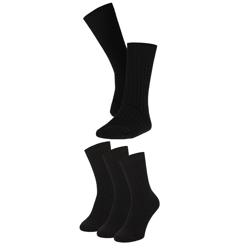 Drie paar Apollo Heren werksokken met badstof binnenkant zijn afgebeeld op een effen witte achtergrond, met één paar rechtop en de andere schuin. Gemaakt van een gerecycled wolmengsel voor comfort en duurzaamheid.