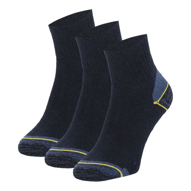 Drie paar Apollo Heren werksokken halfhoog (3-pack) in donkerblauw met grijze tenen, hakken en gele accenten worden getoond tegen een witte achtergrond.