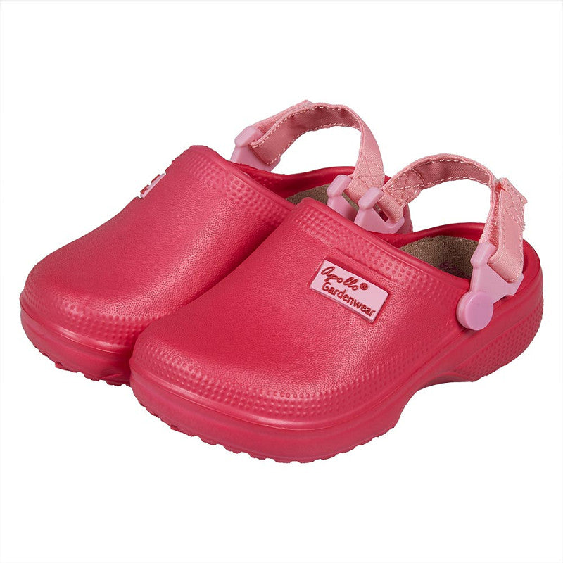 De XQ Tuinklompen Kinderen Met Klittenband - Aqua zijn lichtgewicht EVA tuinklompen voor kinderen, met verstelbare rugbanden, een rechthoekig Gardenwear-label en een waterafstotend aqua-ontwerp.