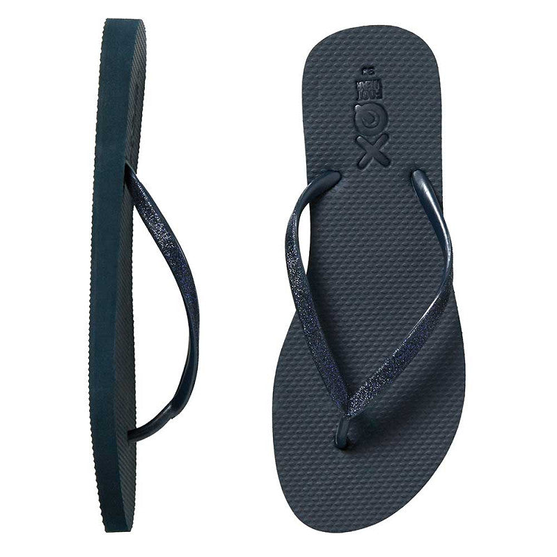 Detail van de glitterbandjes op de navy XQ dames slippers