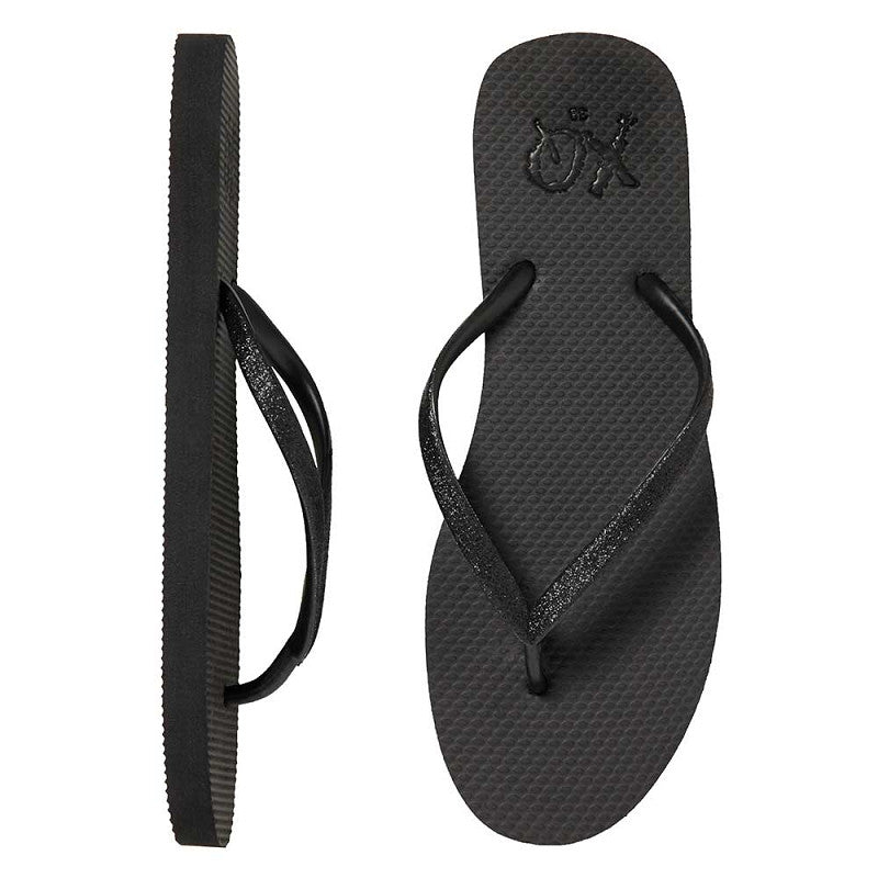 Detail van de glitterbandjes op de zwarte XQ dames slippers