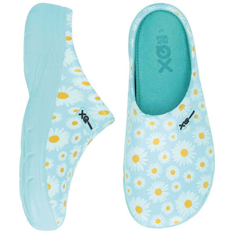 Detail van lichtgewicht EVA XQ tuinschoenen voor dames met aqua margrietjesprint