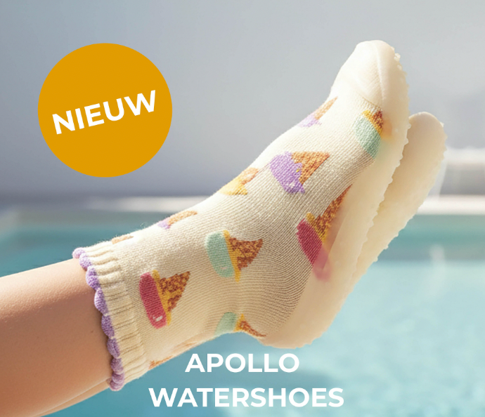 strandsokken voor kids met antislip zool in de tuin