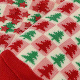 Close-up van de vrolijke kerstprint op rode Apollo dames x-mas sokken