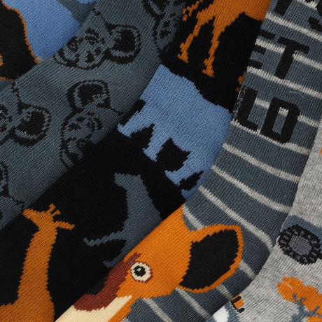 Close-up van de kleurrijke safari dierenprint op Apollo kindersokken met wilde dieren