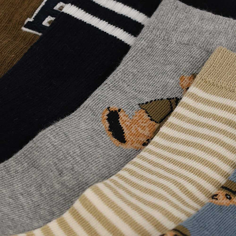 Close-up van de leuke berenprint op Apollo kindersokken met kleurrijke berenmotieven
