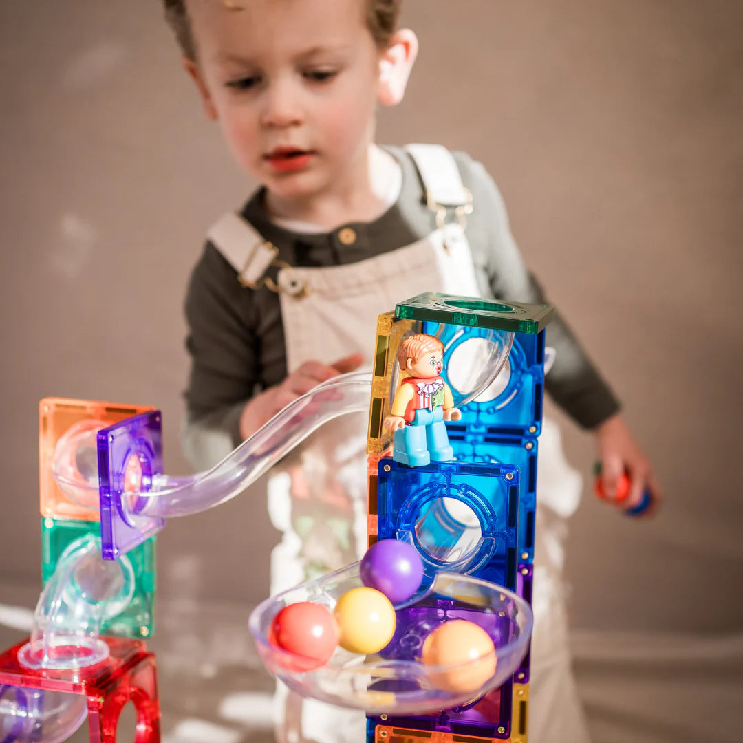 Gladi Magnetic Tiles 60 delige knikkerbaan set met magnetische bouwstenen en baanonderdelen