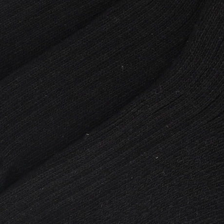 Close-up van zwarte geribde stof met zichtbare gebreide textuur en subtiele glans gemaakt van een gerecyclede wolmix, zoals gebruikt in Apollo Heren werksokken met badstof binnenkant 3-pack.