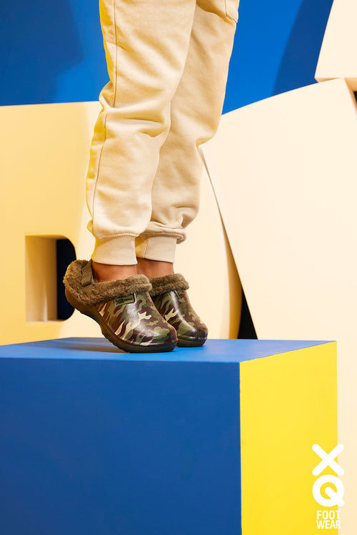 XQ Tuinklompen Jongens – met bontje & camouflage print