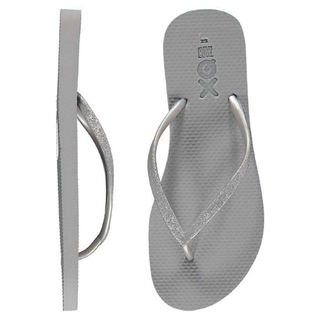 Detail van de glitterbandjes op de grijze XQ dames slippers