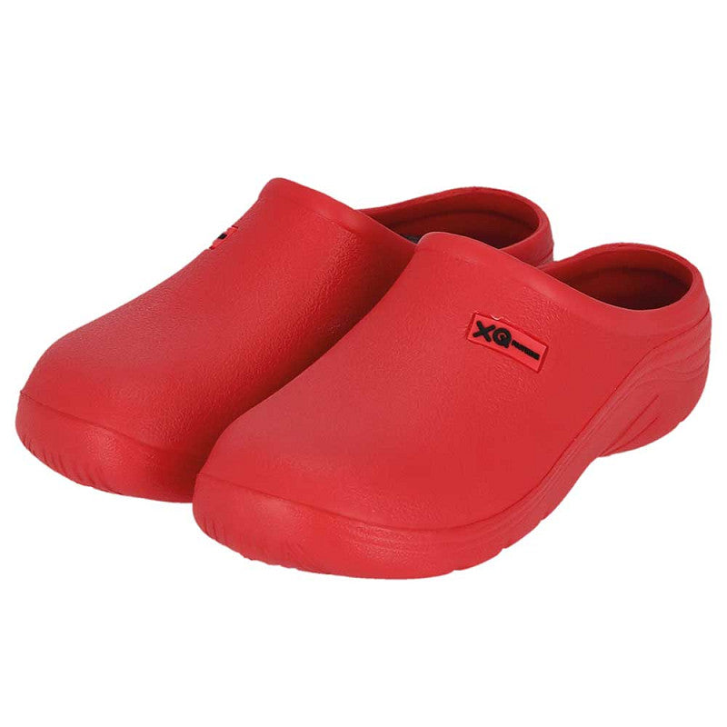 De XQ Tuinklompen Dames Navy zijn lichtgewicht dames tuinklompen in instapmodel met gesloten teen, een open hiel, antislip zool en subtiel logo op het bovenwerk. Gemaakt van rubberachtig materiaal voor comfort en stijl tijdens het tuinieren.